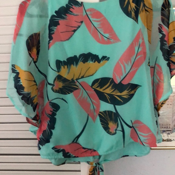Express Turquoise Crop Blouse Size L NWT - Picture 2 of 4